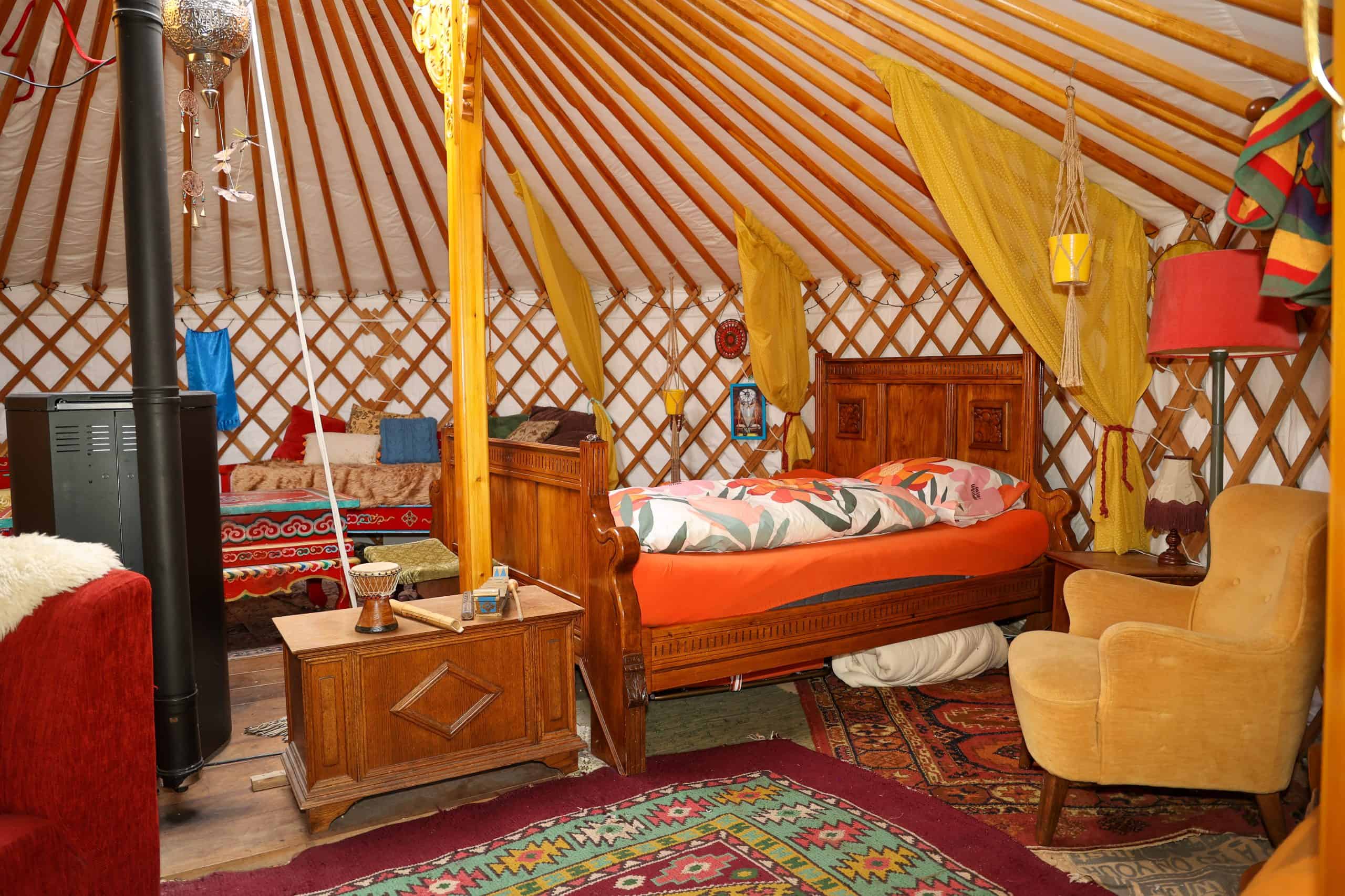 Emmerdennen bijzondere verhuur grote yurt binnen